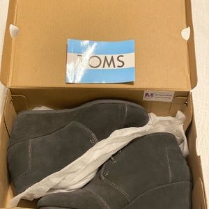 Desert wedge shoes by Toms, new.